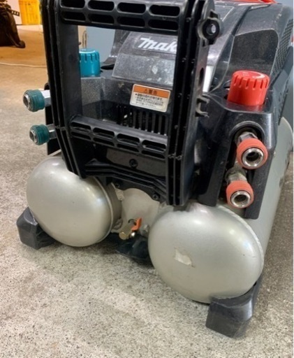 お引取り限定 makita マキタ エアコンプレッサ AC461XG 16L 一般圧 
