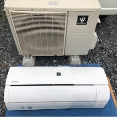 中古冷暖房エアコン シャープ2017年製 10畳用 取付込み