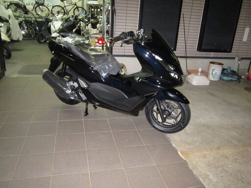 PCX160本日入荷！超希少車両です！入手困難？１台限り！入荷予定!新車！ポセイドンブラックメタリック！スマートキー仕様です！