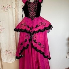ピンクのウェディングドレス