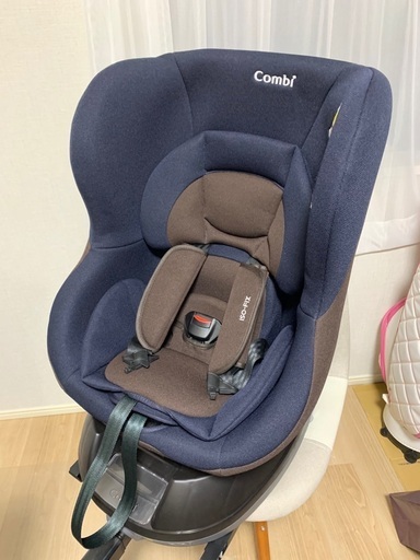 「Combi」チャイルドシート ISOFIX