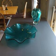 緑の花瓶とお皿