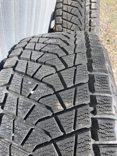 引取希望】スタッドレスタイヤ 18インチ 265/60R18 フォードf150に履い 