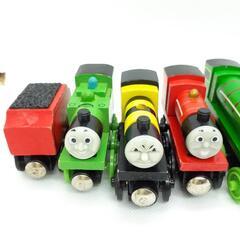 大人気アニメ 機関車トーマス 木製 子供玩具