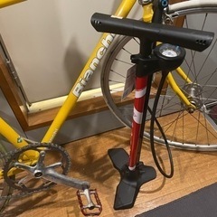 ビアンキピストバイク　USB充電ライト、空気入れ付き