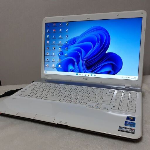 【取引中です】NEC　LaVie　15インチ　ホワイト　i5　SSD搭載　Wi-Fi　ブルーレイ　Windows11　③