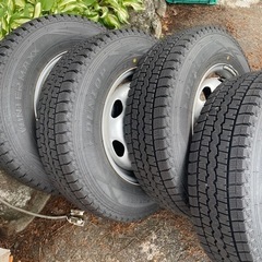 175R14 8PRスタッドレスタイヤ5穴