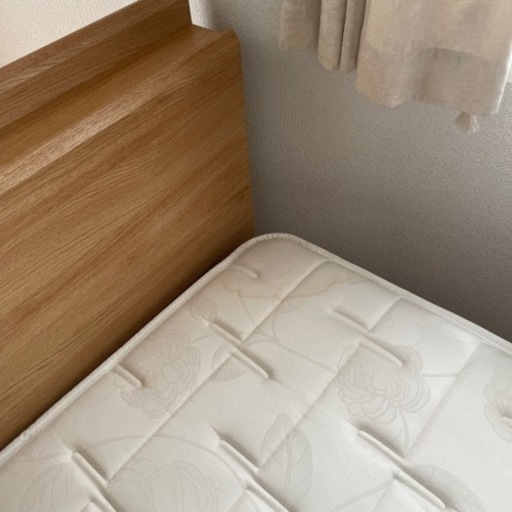 日本ベッドのマットレスとニトリのベッドフレーム(ダブル)
