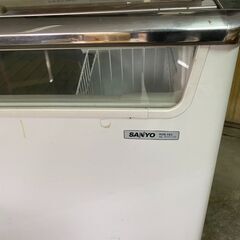 アイスクリーム販売用ショーケース　陳列台？あり　