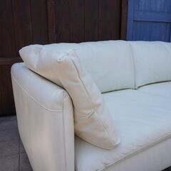 人気のACTUS(アクタス)のfive by five(ファイブ・バイ・ファイブ) VICENTE(ビシェンテ) 2.5人掛けソファ。シンプルなデザインと良質なレザーが上品な印象の2.5シーターソファCE401