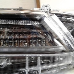 状態良好 右単品トヨタカローラセダン 純正 右LEDヘッドライト