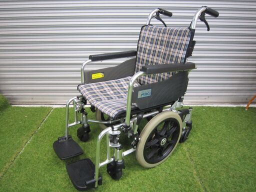 【中古】　車椅子 　MIKI　ノーパンクタイヤ　６輪