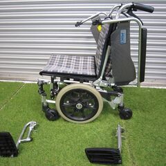 【中古】　車椅子 　MIKI　ノーパンクタイヤ　６輪