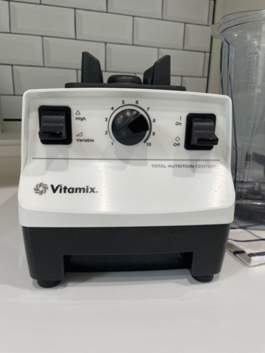 スムージー等におすすめ！ バイタミックス（Vitamix）VM0111 （蓋の一