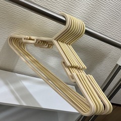 【亀戸 無料】ハンガー9本 プラスチック製 アイボリー