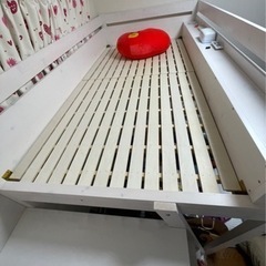 システムベッドの白色