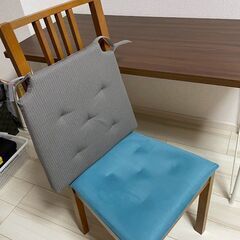 IKEAの椅子と座布団（JUSTINA ユスティーナ）