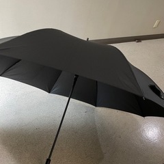 傘　黒傘とビニール傘