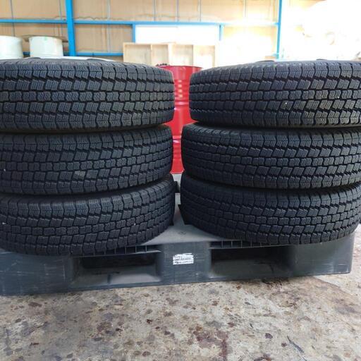 車のパーツ トラック用スタッドレスタイヤホイールセットTOYO195/75r15