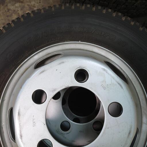トラック用スタッドレスタイヤホイールセットTOYO195/75r15