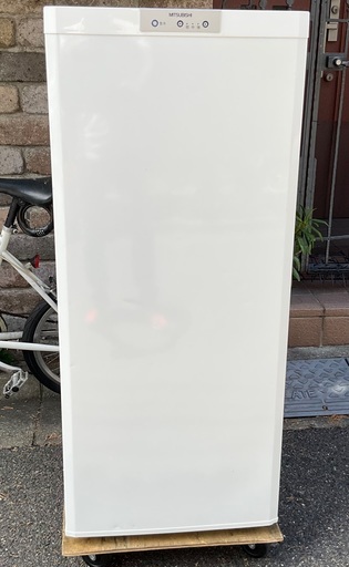 【RKGRE-915】特価！三菱/121L 1ドア冷凍庫/MF-U12T-W/中古品/2011年製/当社より近隣無料配達！
