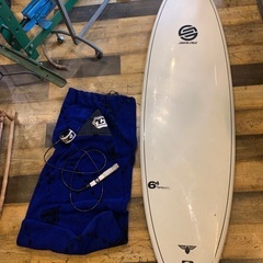 サンタクルーズ　6\'4  サーフボード　リーシュコード、ニットケース付き