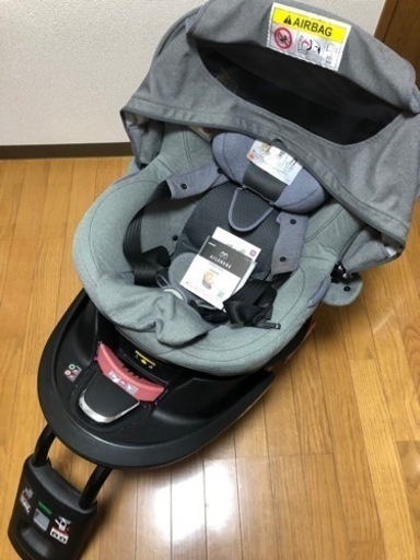 最終お値下げです　ヒップシートあり。新生児から可能です。エールべべ　チャイルドシート