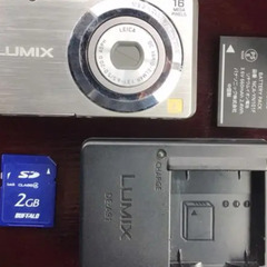 Panasonic DMC-FH5 デジカメ　2GのSDカード付き　