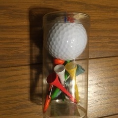 ハワイで購入した新品未使用のゴルフボールと木製？ピン6本セット