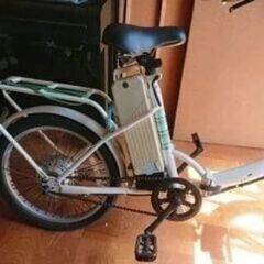 電動アシスト自転車、(白)余り使用して居ないので比較的綺麗です。