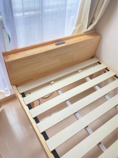 すのこベッド★棚、2口コンセント、ブックシェルフ付き