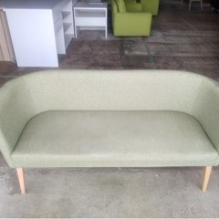 薄い緑のソファー