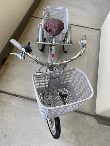 三輪車 大人用の三輪車です。