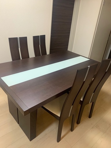 ダイニングテーブルセット　値下げしました！イス四脚付　シンプルモダン