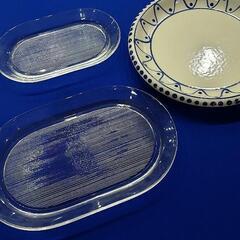 楕円形のガラスの皿 × 2 とパスタ皿 × １枚