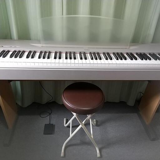 ②YAMAHA 電子ピアノ P-60