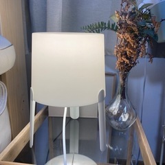 IKEA テーブルランプ　ホワイト　LEDライト付き