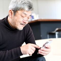 【60代までの男女が活躍中！】小さくて軽いプラスチック部品を座っ...