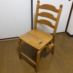木製の椅子→踏み台に変形！