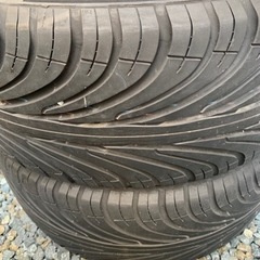 18インチタイヤ2本セット225/40R18。ドリフト用？