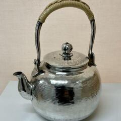 秀峯堂造　茶器　茶道具 銀瓶　丸型 湯沸 銀仕上 Amazon | 茶器・茶道具 銀瓶 丸型 湯沸 銀仕上、秀峰堂作、 | 佐藤大観