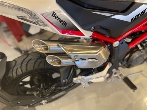 【新車】ベネリ　TNT125 White イタリアバイク