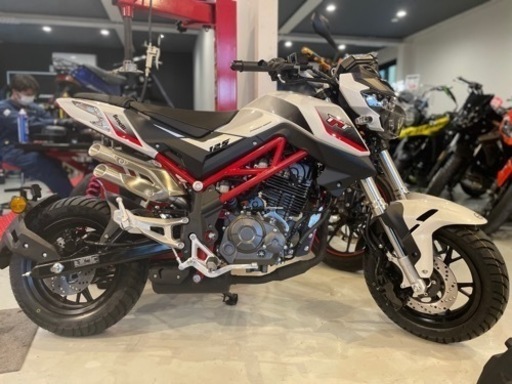 【新車】ベネリ　TNT125 White イタリアバイク