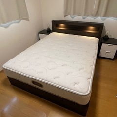 シモンズ クインーンサイズマットレス・専用ベッドフレームセット