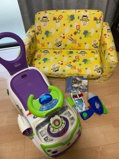 ディズニー購入トイストーリー2wayソファ\u0026バズ乗用玩具\u0026おもちゃセット