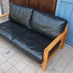 アクタス(ACTUS)で取り扱われていたA-BOSCO(エーボスコ)シリーズ2人掛けソファです。天然木ならではの美しさと格子状のフレームが魅力のシンプルでモダンなレザーラブソファ。朝日木材加工CE416