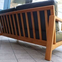 アクタス(ACTUS)で取り扱われていたA-BOSCO(エーボスコ)シリーズ2人掛けソファです。天然木ならではの美しさと格子状のフレームが魅力のシンプルでモダンなレザーラブソファ。朝日木材加工CE416