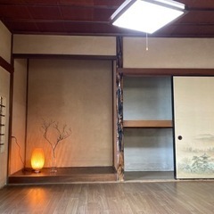 フリーレントあり広々平家戸建て！庭広いです松の木もあり日本の趣〜