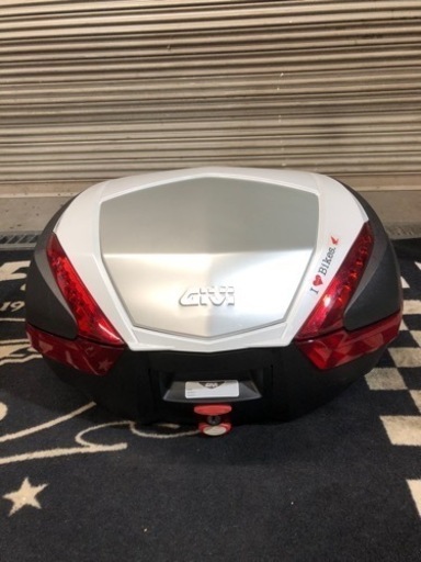 GIVI リアボックス　CB1300（SC54）マウントステー付き