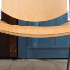 D&DEPARTMENT取扱いイタリアCastelli(カステリ)社のスタッキングチェア2脚セットです。機能性と美しさを兼ね備えた、世界中で愛されているデザイン。やさしく身体に馴染むミーティングチェアCE436